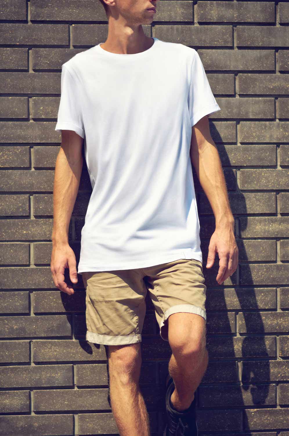 jeune-homme-tee-shirt-blanc